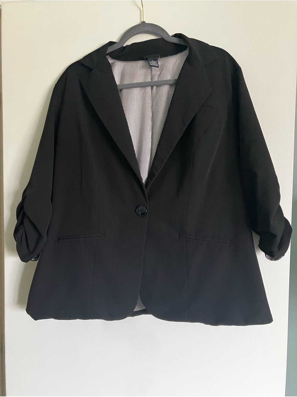 Torrid Black Ruched Sleeve One-Button Blazer Jacket Size 1 Office EUC 14/16